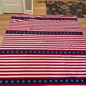 Sur la table Patriotic Stars and Stripes tablecloth